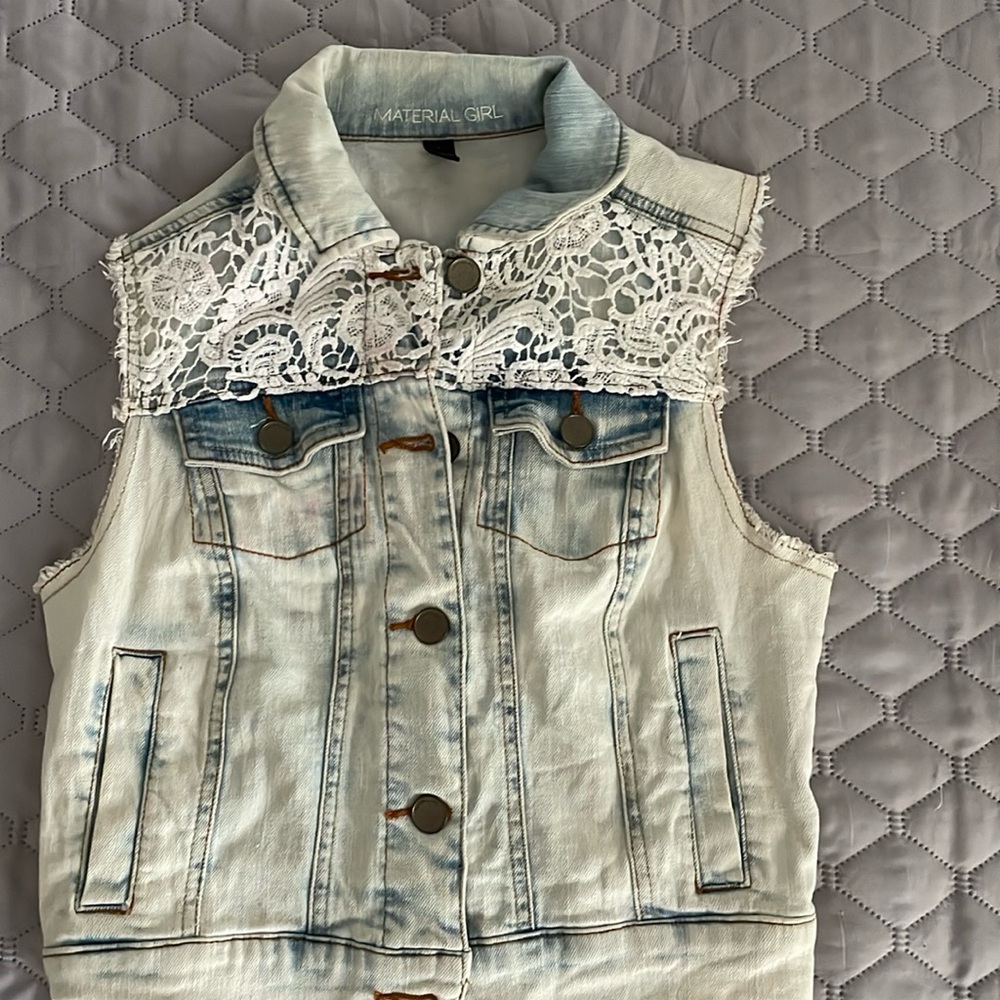 SOLDCute denim vest with lace details. Distressed look.